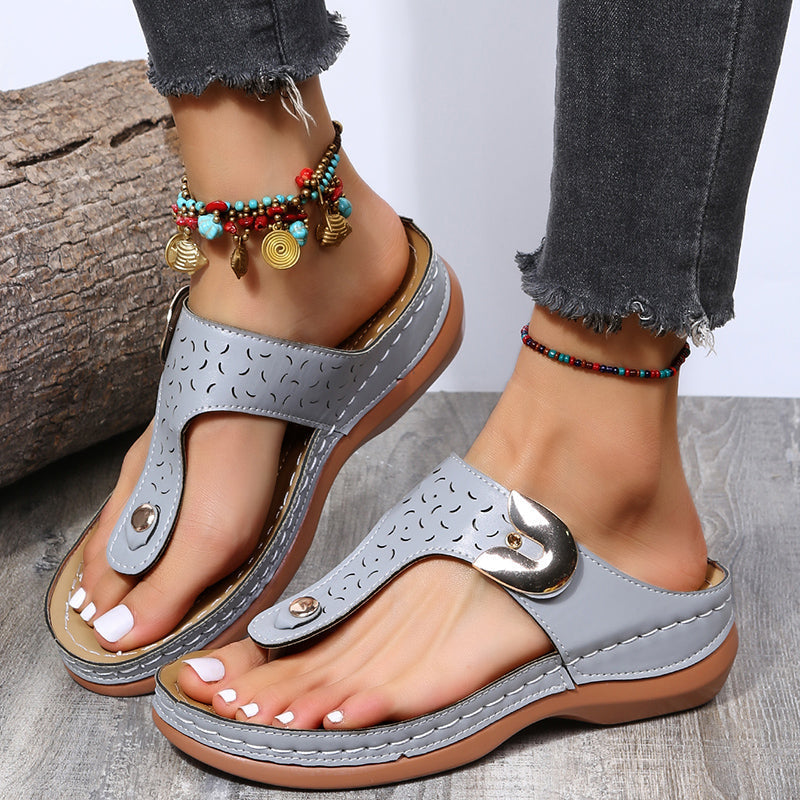 Sommar Nya Kvinnors Metall Dekor Feature Mönster Wedge Flip-Flops