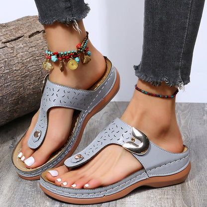 Sommar Nya Kvinnors Metall Dekor Feature Mönster Wedge Flip-Flops