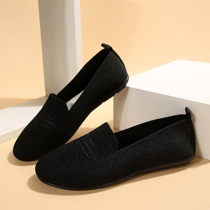 Slip-on-skor för kvinnor med en platt och mjuk sula