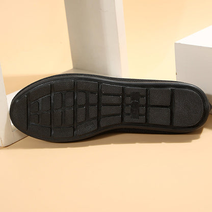 Slip-on-skor för kvinnor med en platt och mjuk sula