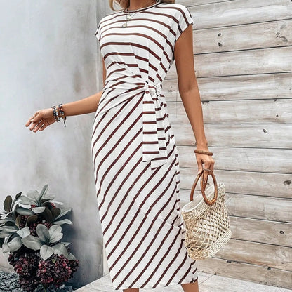 👗 60 % RABATT! 💃 Elegant klänning med knuten midja – smickrande passform, flödande tyg och perfekt för speciella tillfällen ✨