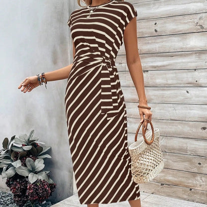 👗 60 % RABATT! 💃 Elegant klänning med knuten midja – smickrande passform, flödande tyg och perfekt för speciella tillfällen ✨