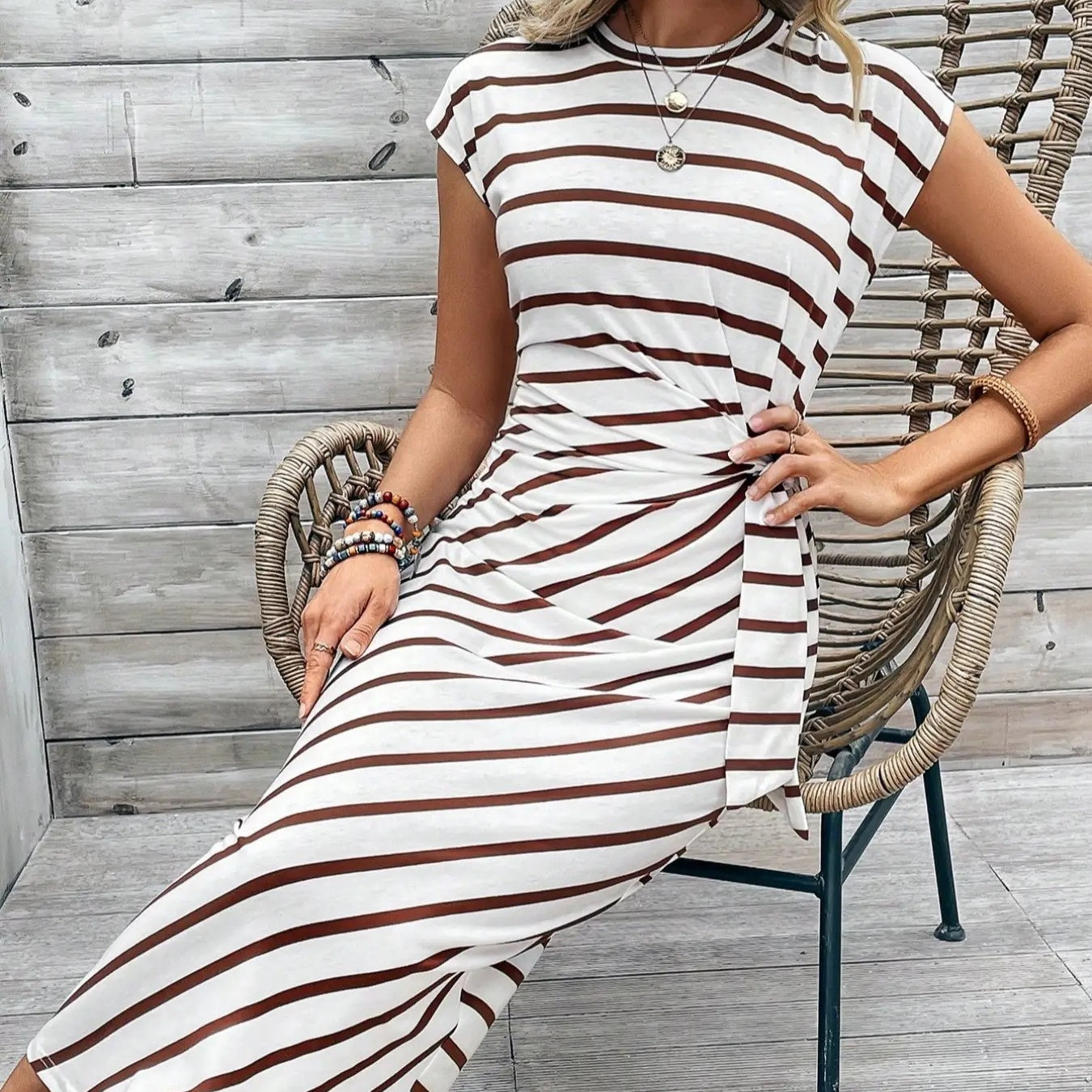 👗 60 % RABATT! 💃 Elegant klänning med knuten midja – smickrande passform, flödande tyg och perfekt för speciella tillfällen ✨